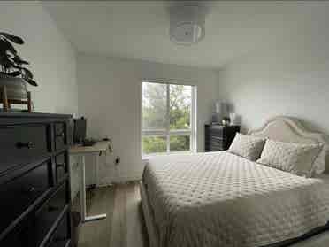 Private
 bedroom and private 
bath