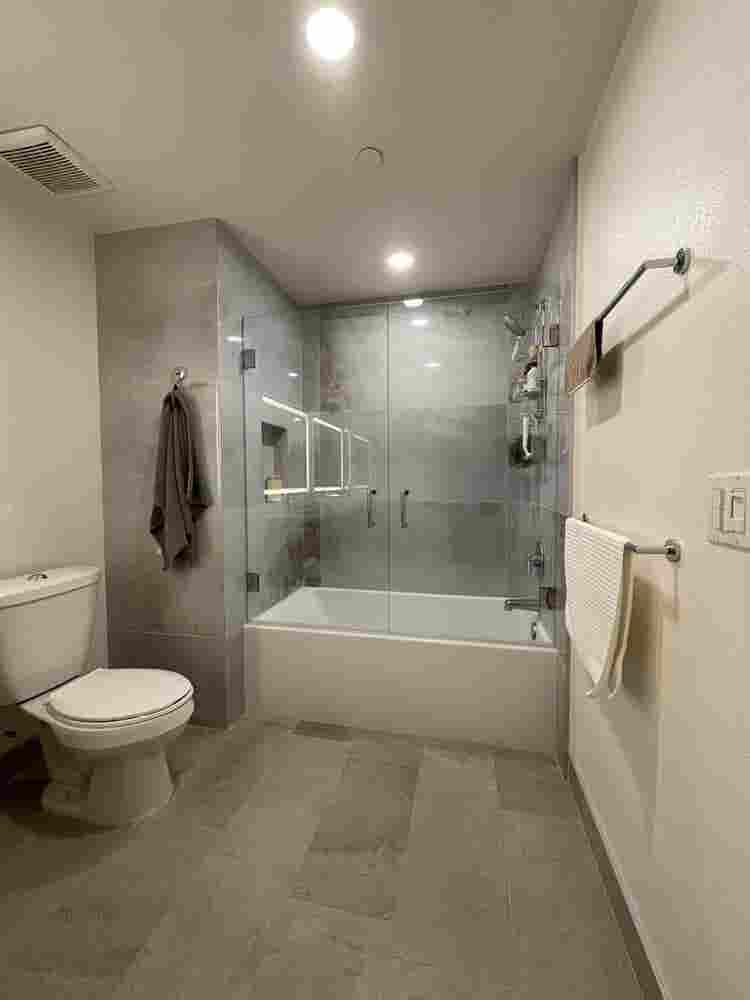 Private
 bedroom and private 
bath