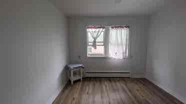 Medium size room for rent