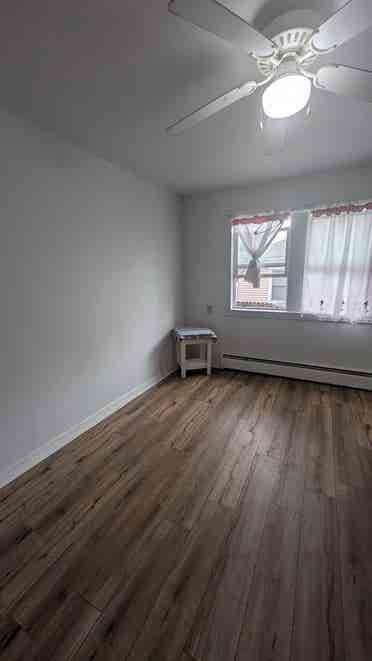 Medium size room for rent