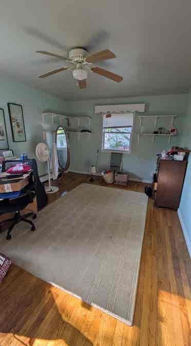 Large room for rent