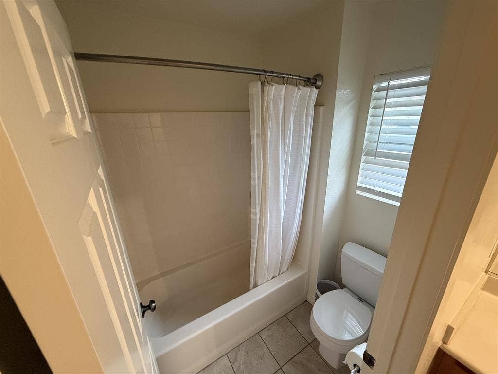 Room for Rent, Gated Community