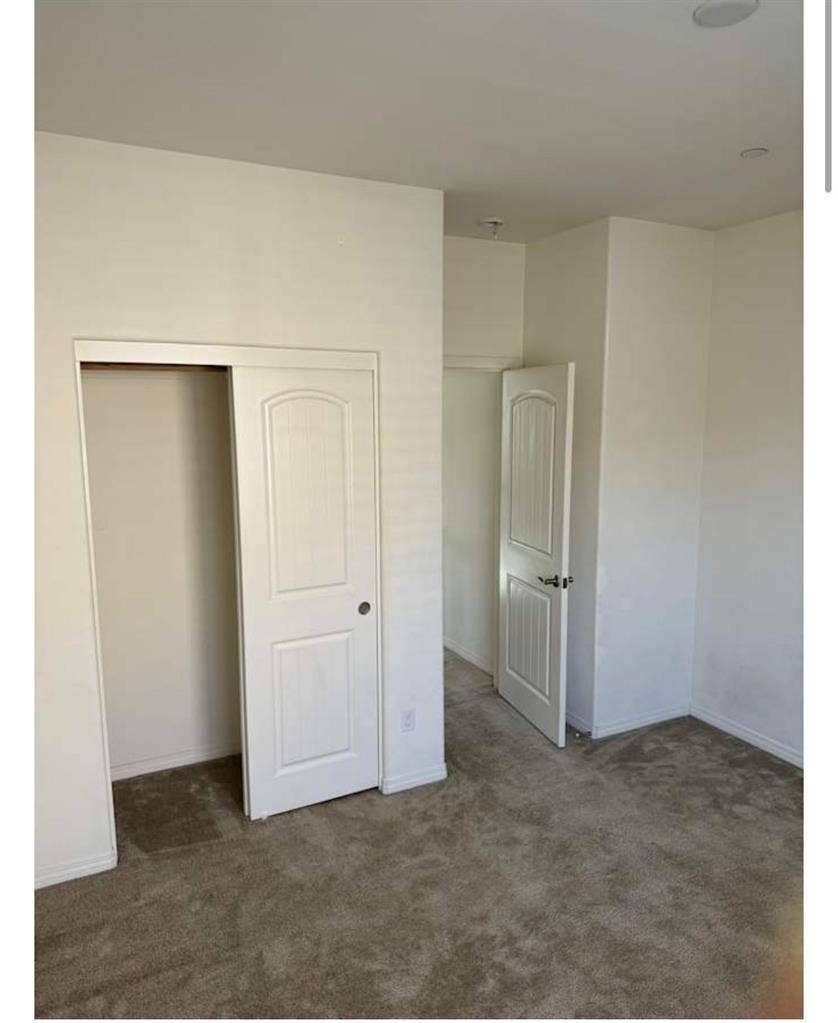 Spacious Private Room/Shared Bath