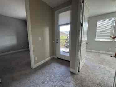 2rooms in Oakland Hills