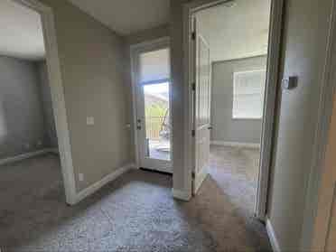 2rooms in Oakland Hills