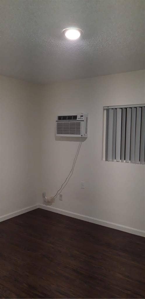 Looking for girl roommate in NoHo!