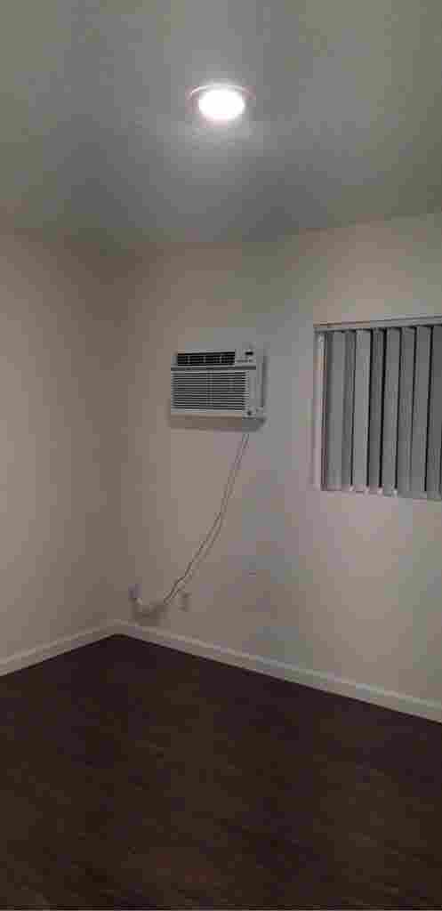Looking for girl roommate in NoHo!