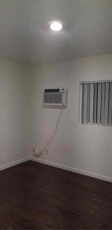 Looking for girl roommate in NoHo!