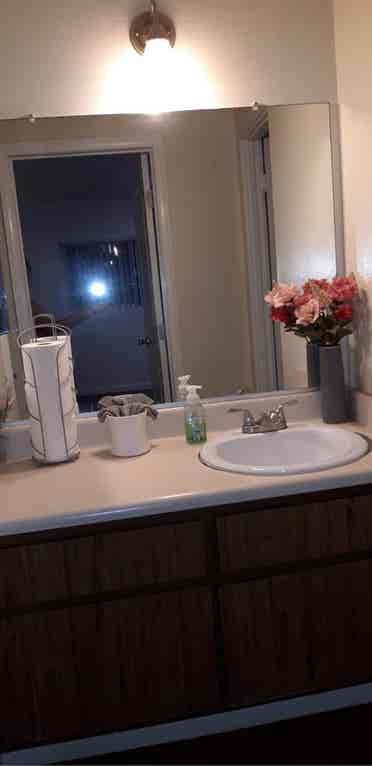 Looking for girl roommate in NoHo!
