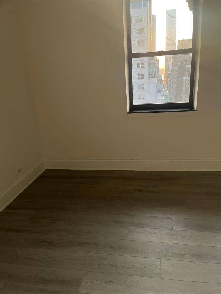 ✨ Good Deal Room in Midtown South ✨
