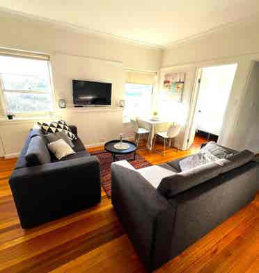 3 BR unit $even hundred AUD pw