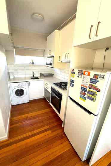 3 BR unit $even hundred AUD pw
