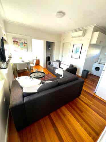 3 BR unit $even hundred AUD pw