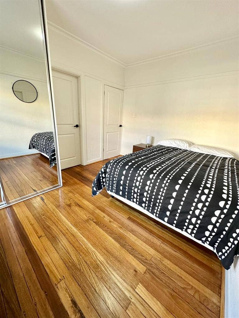 3 BR unit $even hundred AUD pw