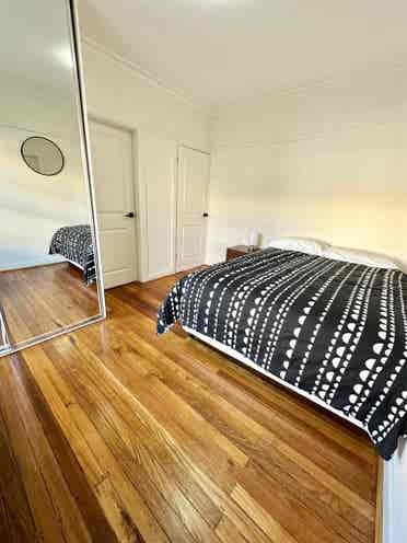 3 BR unit $even hundred AUD pw