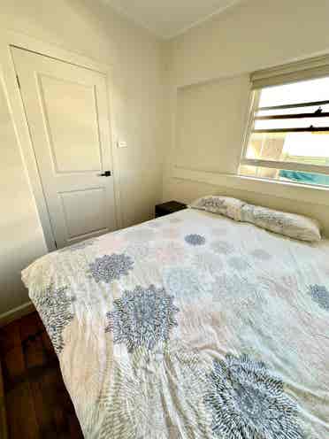 3 BR unit $even hundred AUD pw