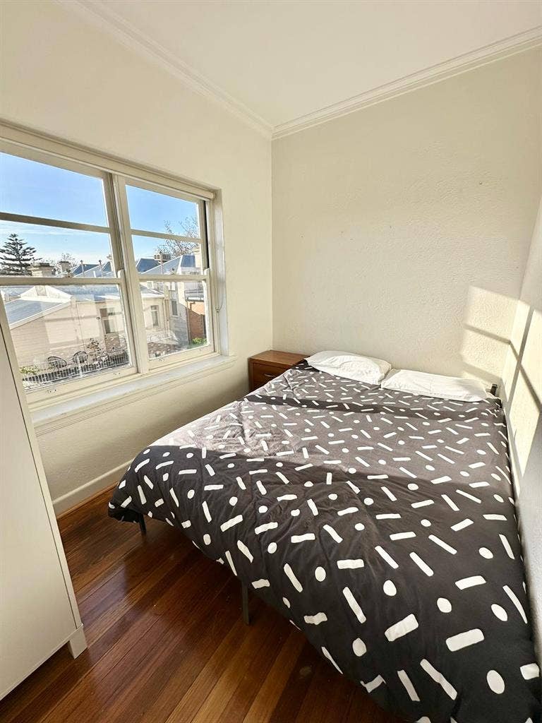 3 BR unit $even hundred AUD pw