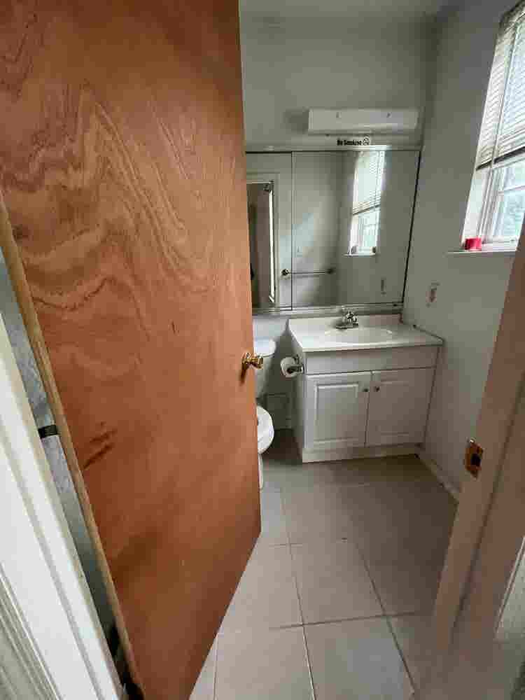 Spacious Private Room with Bathroom
