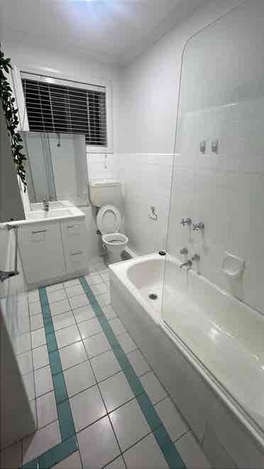 Eightt Hundred AUD pw entire 3 BR