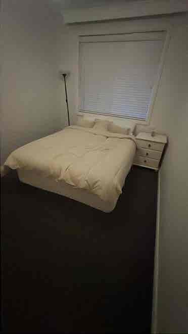 Eightt Hundred AUD pw entire 3 BR