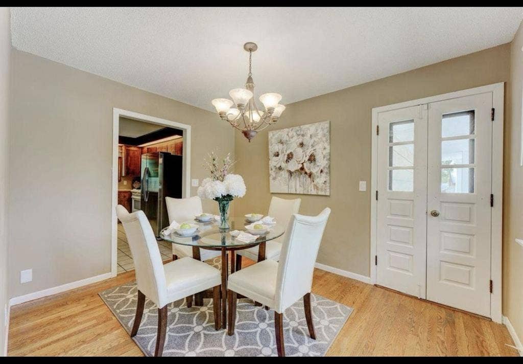 Looking for 1 roommate. Open rn