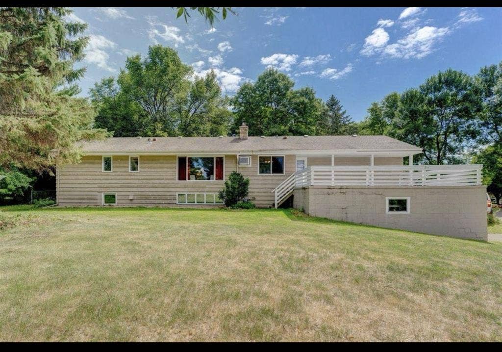 Looking for 1 roommate. Open rn