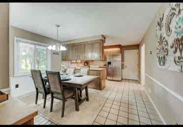 Looking for 1 roommate. Open rn
