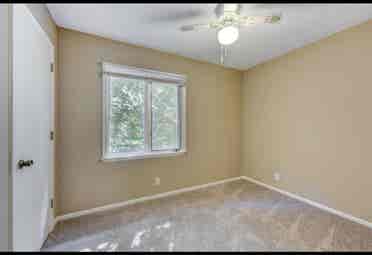 Looking for 1 roommate. Open rn