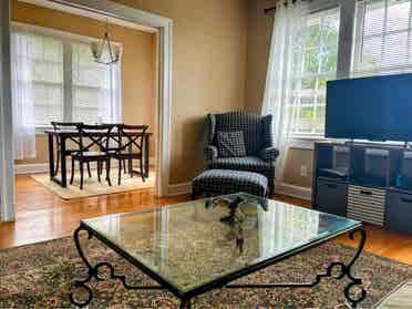 2 BR Riverside Apartment to Share
