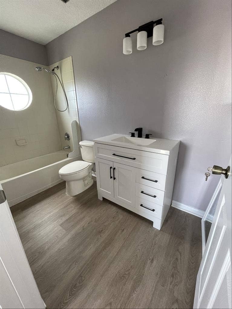 NEW HOUSE. 6 ROOMS AVAILABLE