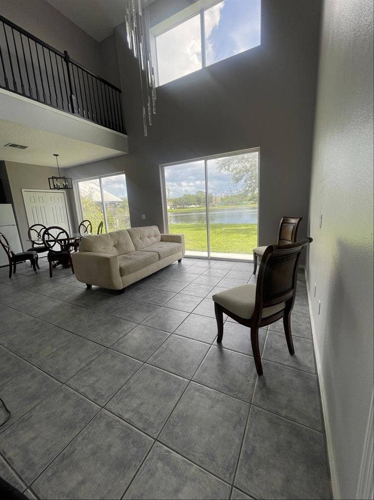 NEW HOUSE. 6 ROOMS AVAILABLE