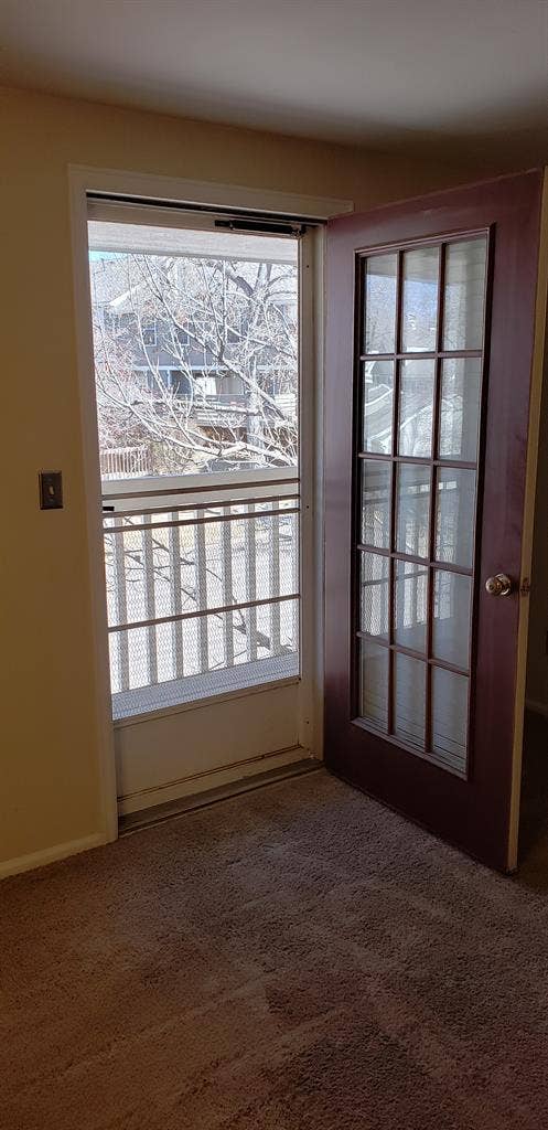 Master bedroom w private bathroom