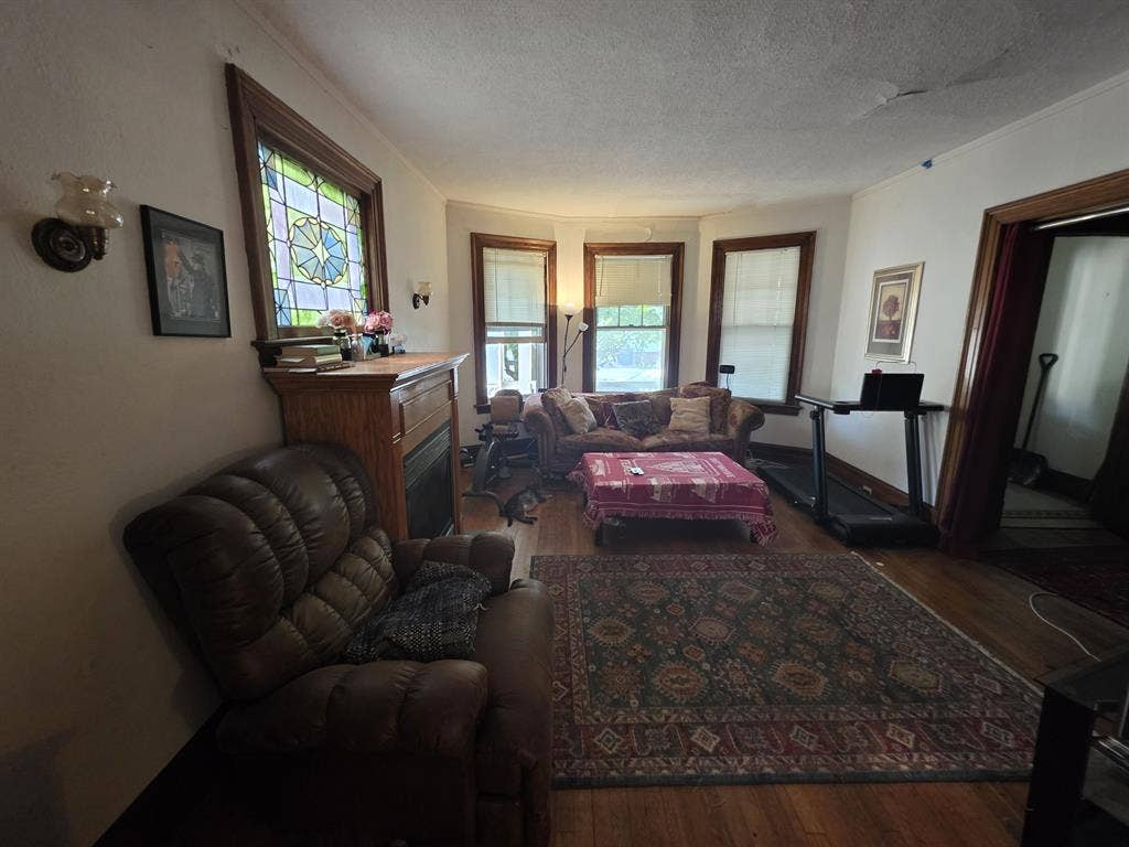East Rock Unit looking for Roomate