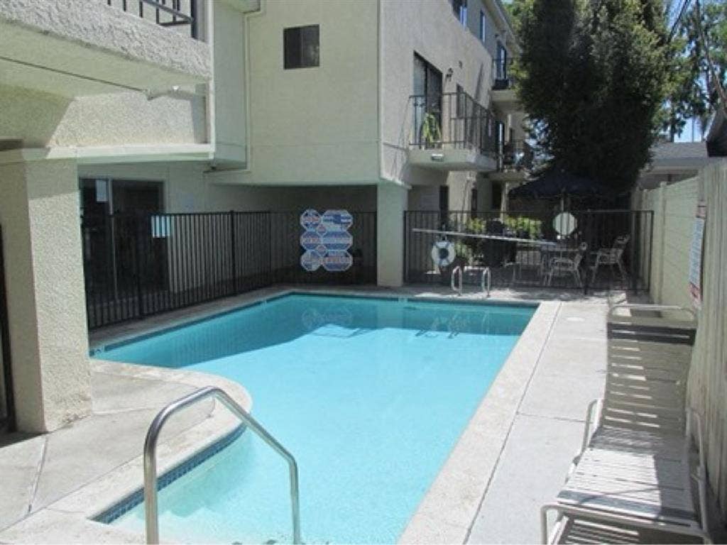Sherman Oaks Apt