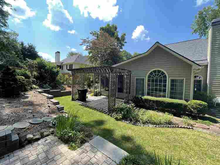Ranch - Bedroom w/Patio & Gardens