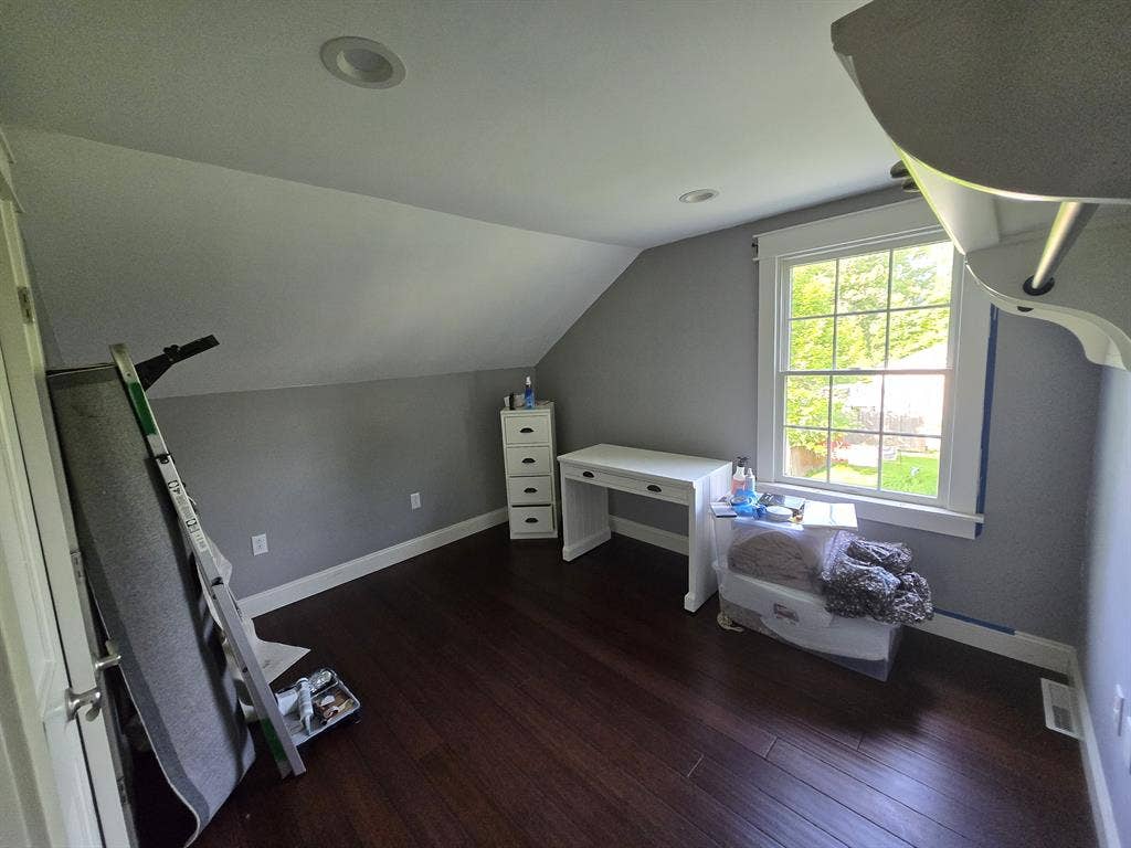 bedroom for rent full house access