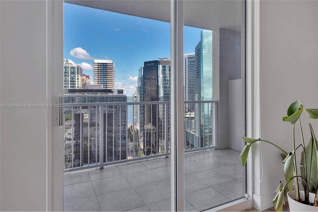 ROOM for Rent - Brickell- furnished