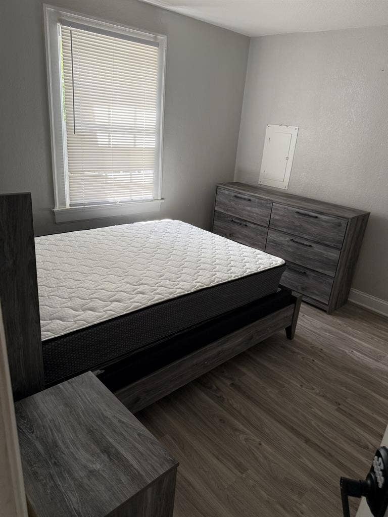 Room for rent/Roommate needed