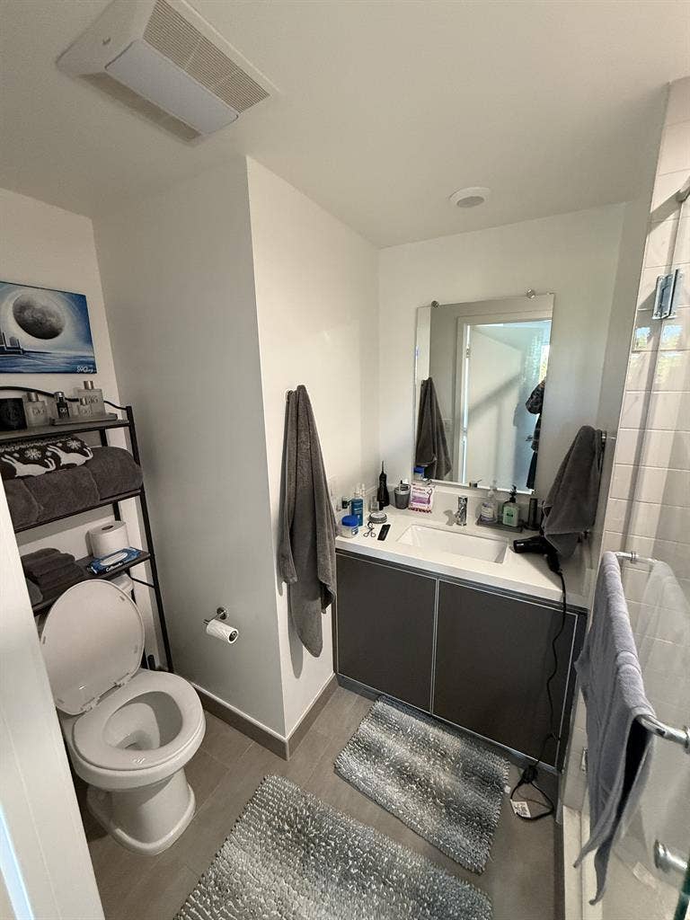 Private Room w/ Balcony - WeHo