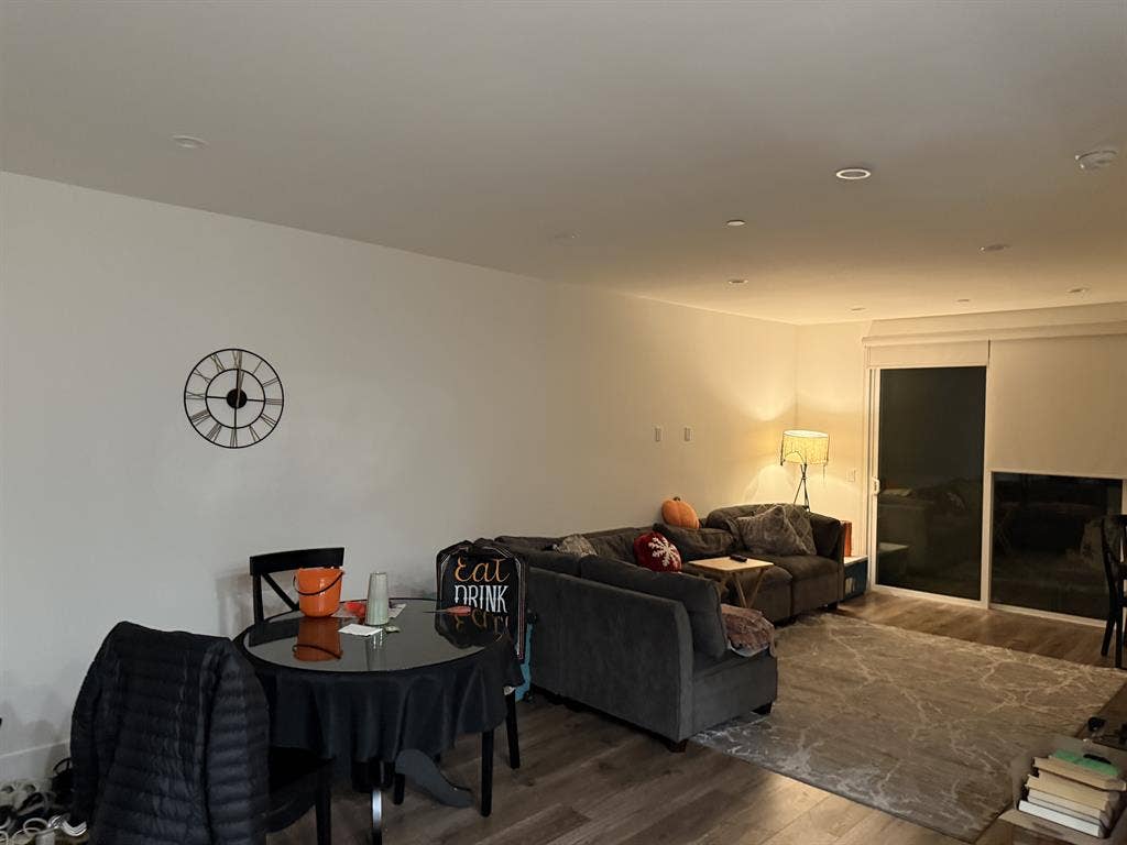 Private Room w/ Balcony - WeHo