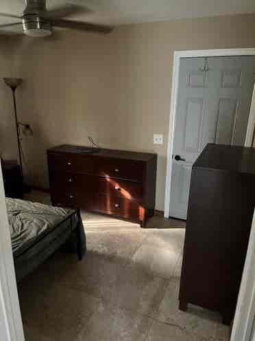 2 rooms available