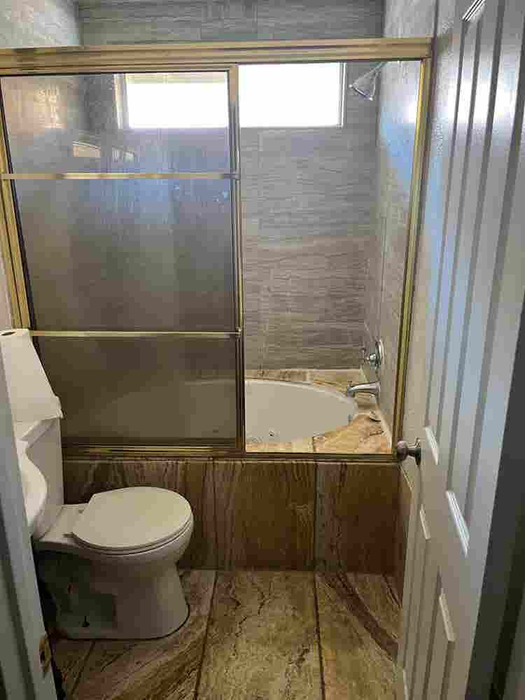 2 rooms available