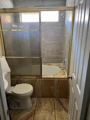 2 rooms available
