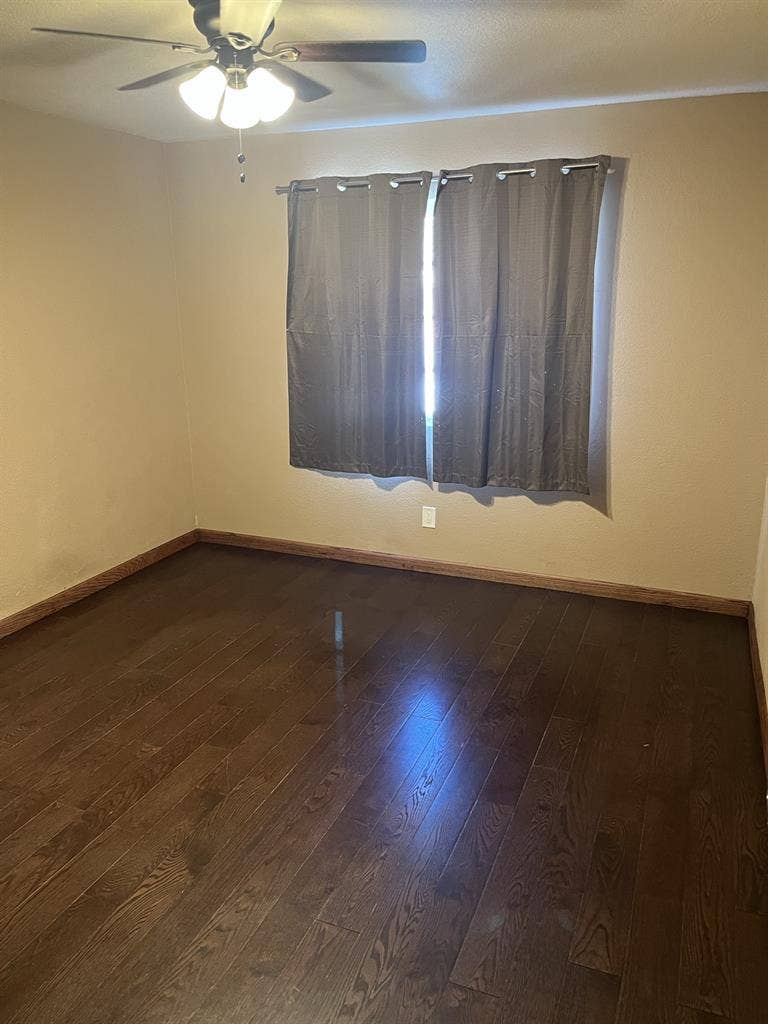2 rooms available