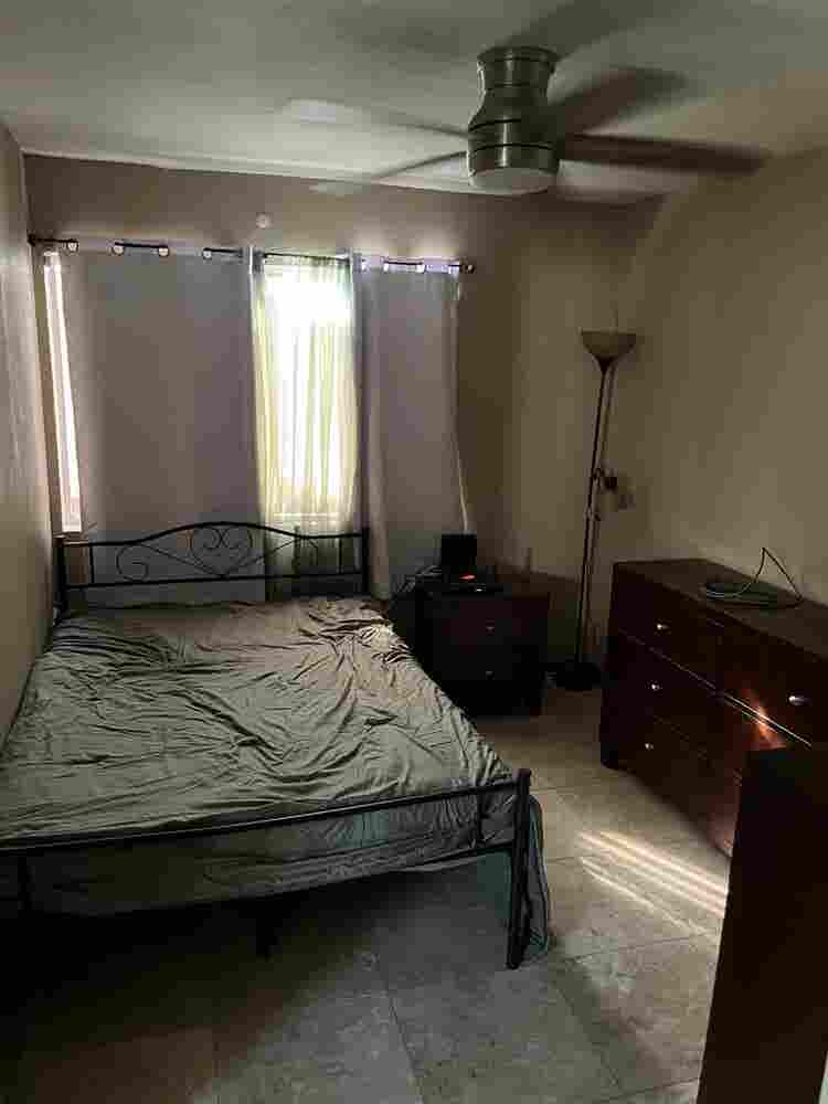 2 rooms available