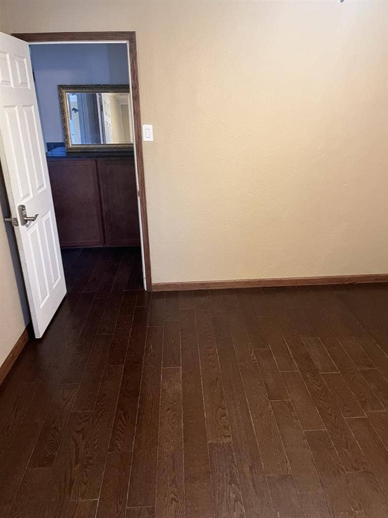 2 rooms available