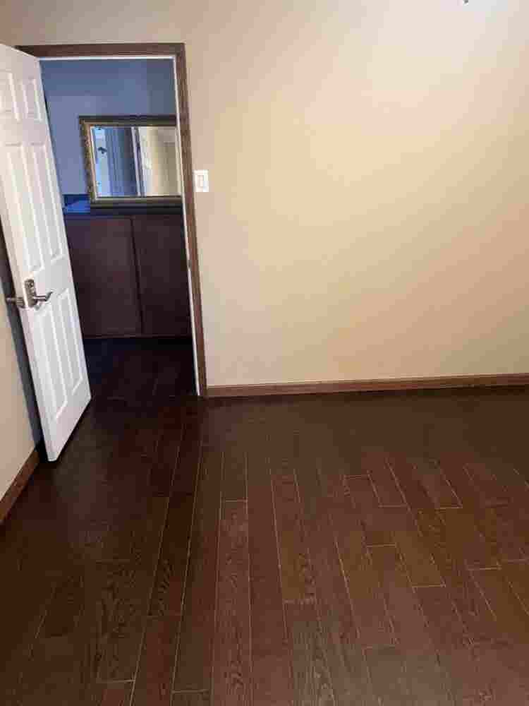 2 rooms available