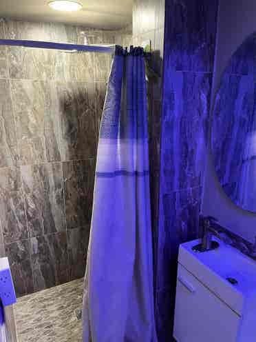 2 rooms available