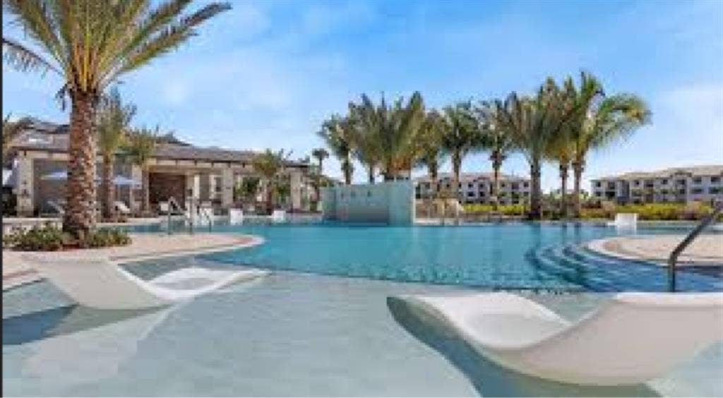 Luxury townhome!! July 1 move-in