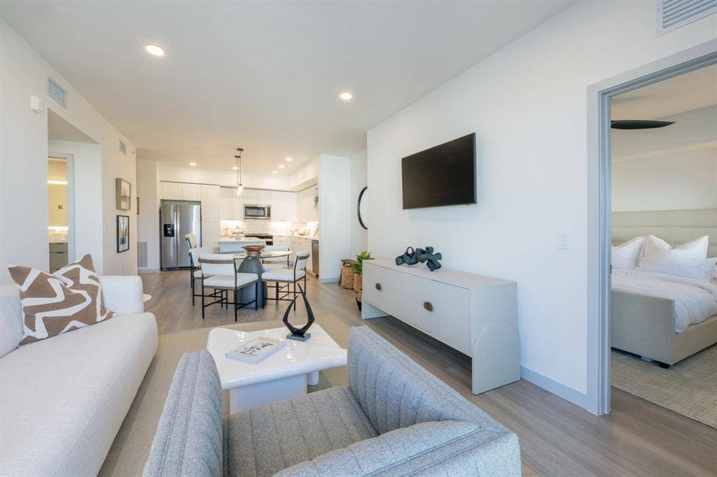 Luxury townhome!! July 1 move-in
